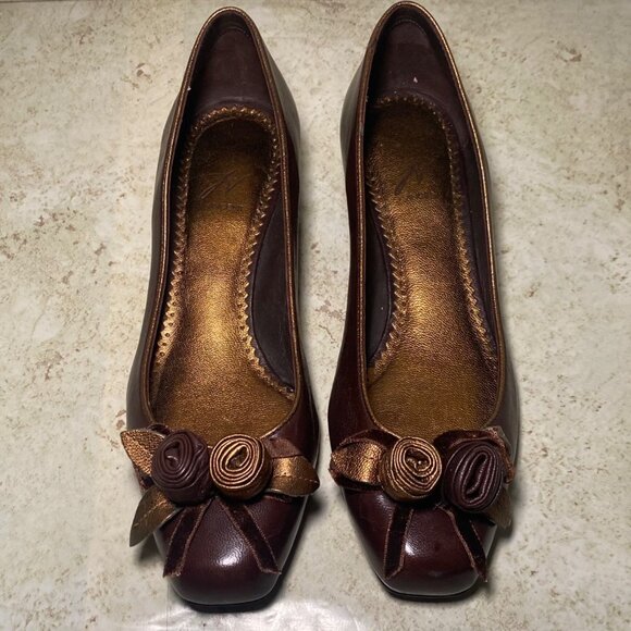 Brown Leather  Womens Flats Gold Rosette Bow Accents Casual Comfort Versatile - Picture 2 of 10